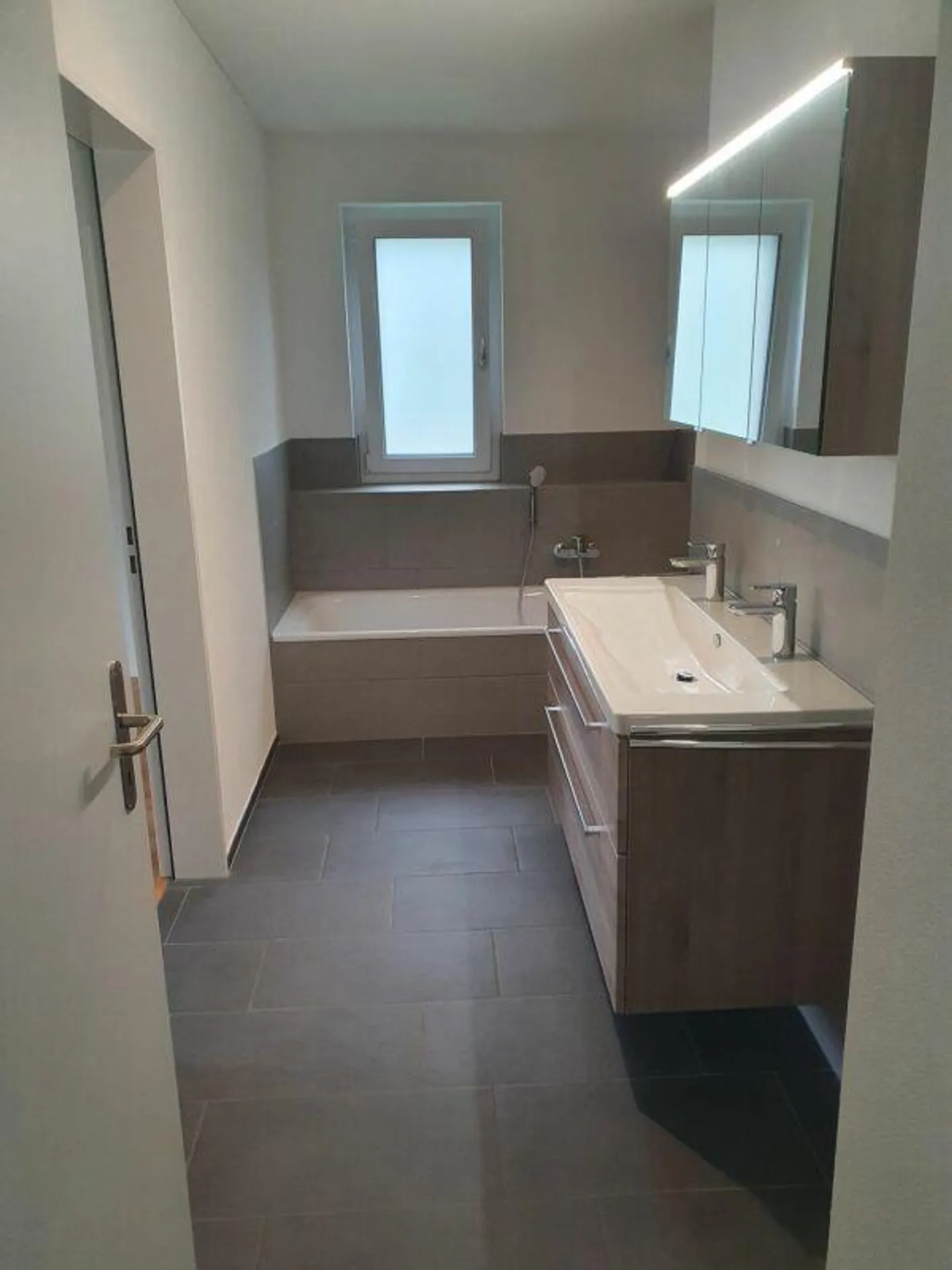 Helle 4.5 Zimmer-Wohnung mit Sitzplatz - Foto 4 von 8