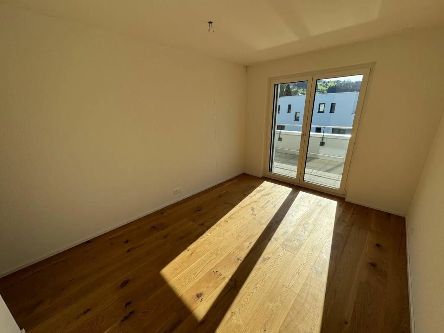 Helle 4.5 Zimmer-Wohnung mit Sitzplatz - Foto 7 von 8