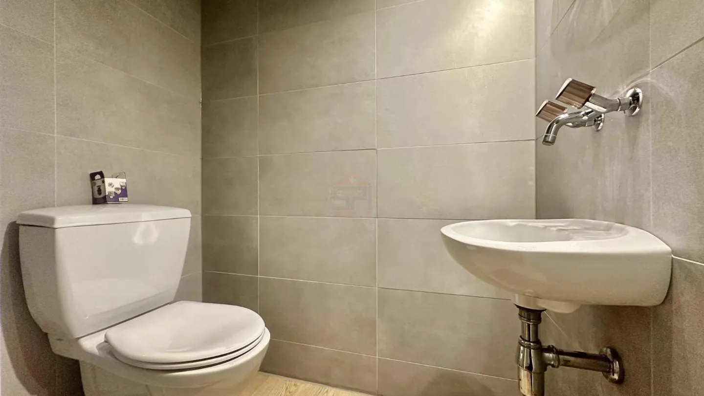 6-room apartment - Photo 9 of 11