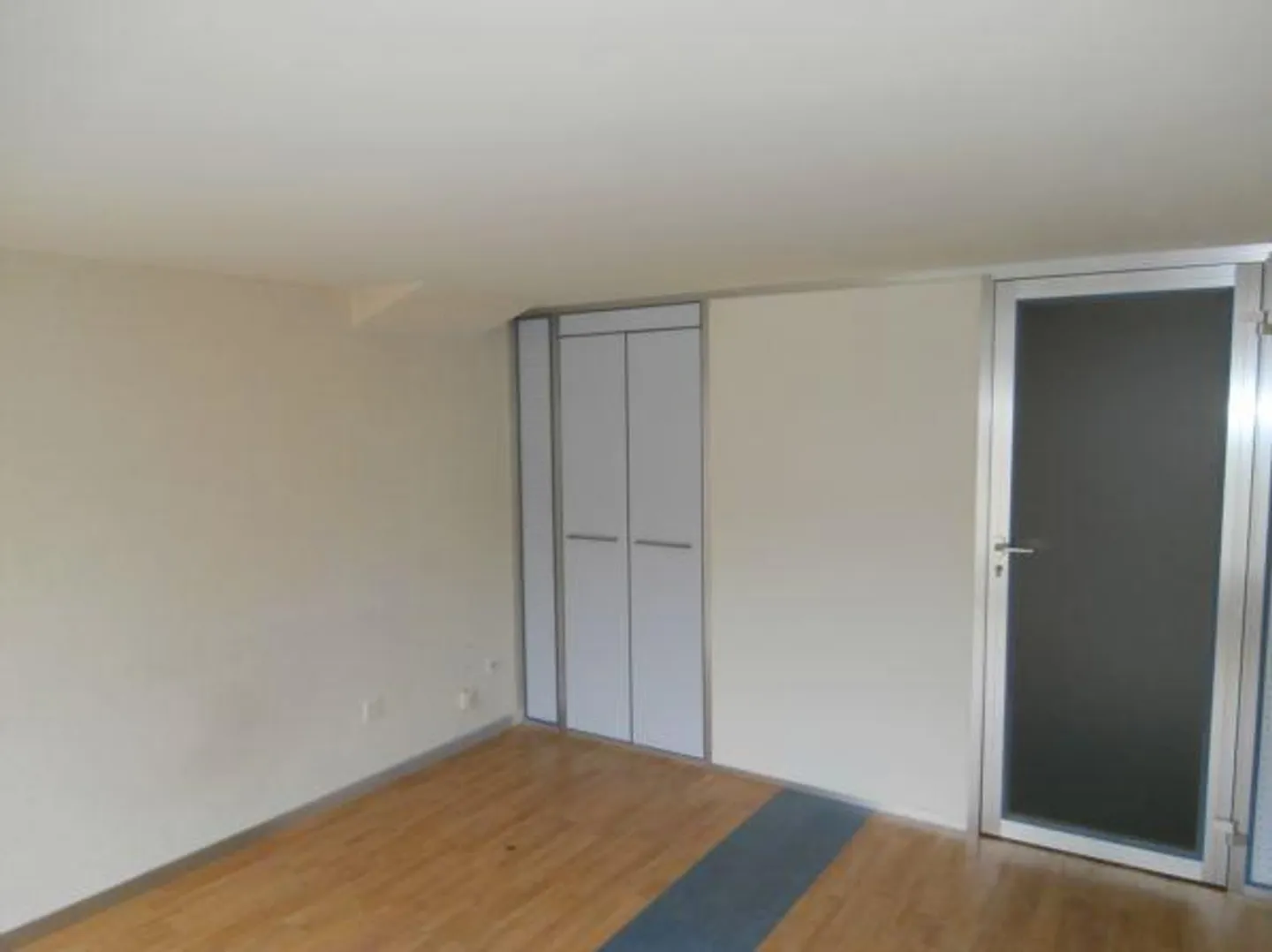 piccolo ufficio con archivio in affitto - Foto 3 di 4