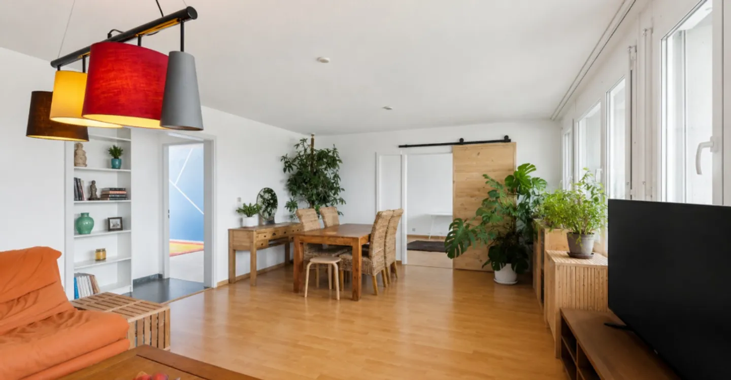 Appartement spacieux de 5.5 pièces - Photo 2 sur 12