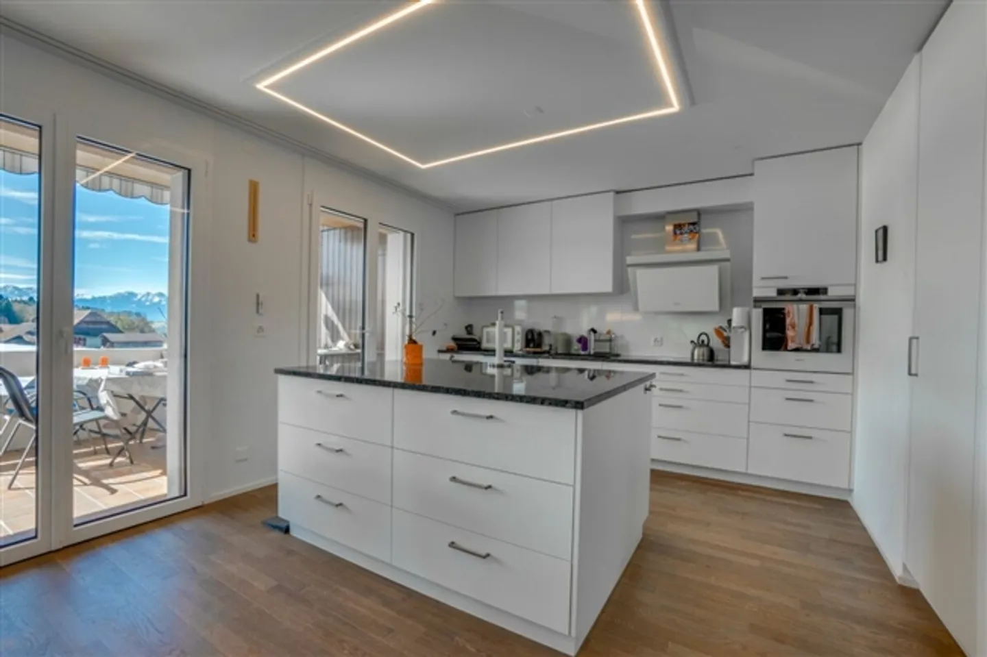 Appartement de 4,5 pièces de rêve dans un complexe résidentiel calme et bien entretenu - Photo 4 sur 13