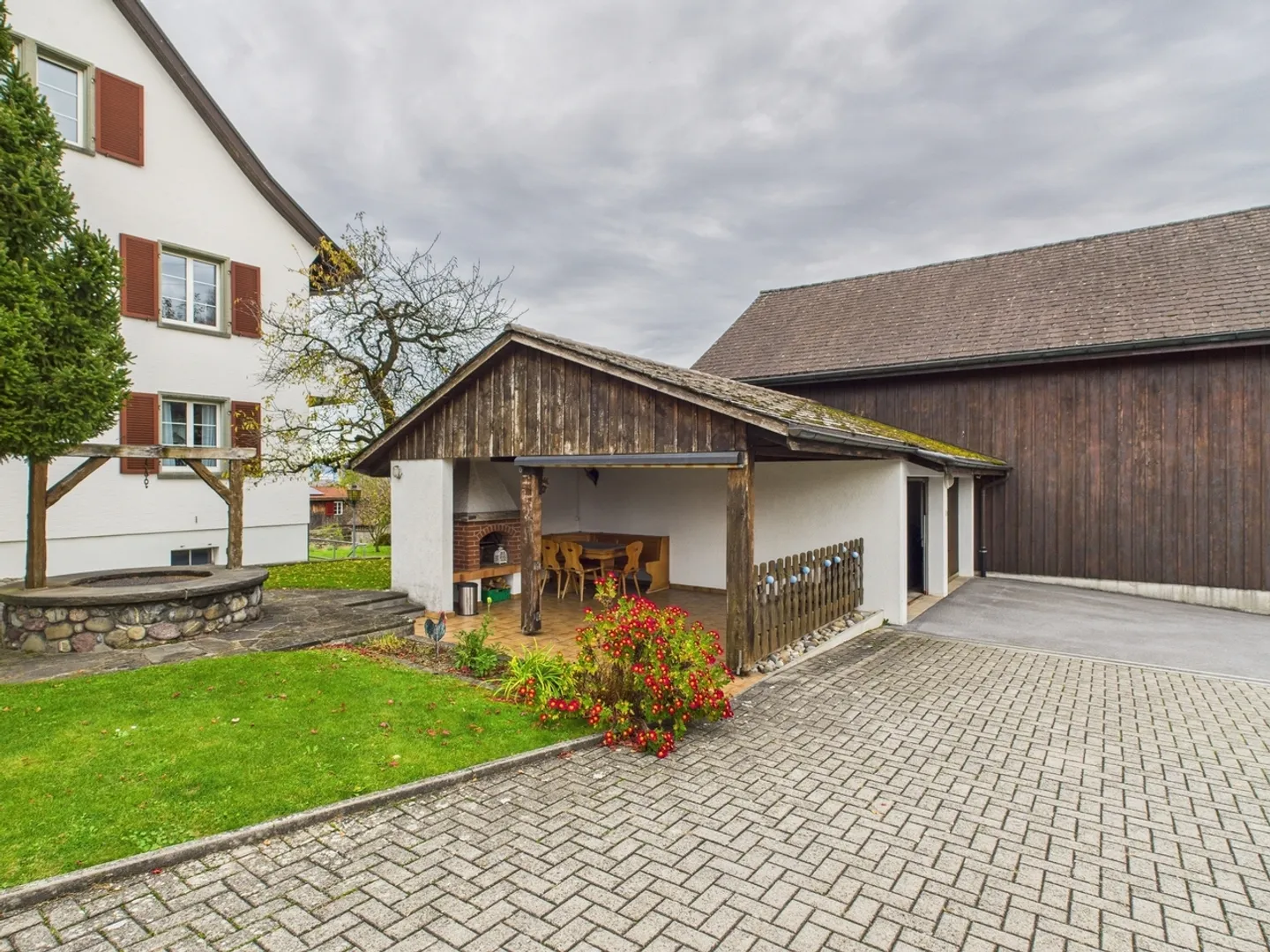 Appartamento mansardato affascinante di 3,5 locali con molta luce e vista - Foto 10 di 11