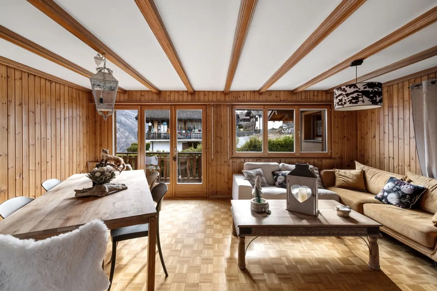 Magnificent chalet-style apartment - Photo 2 of 8