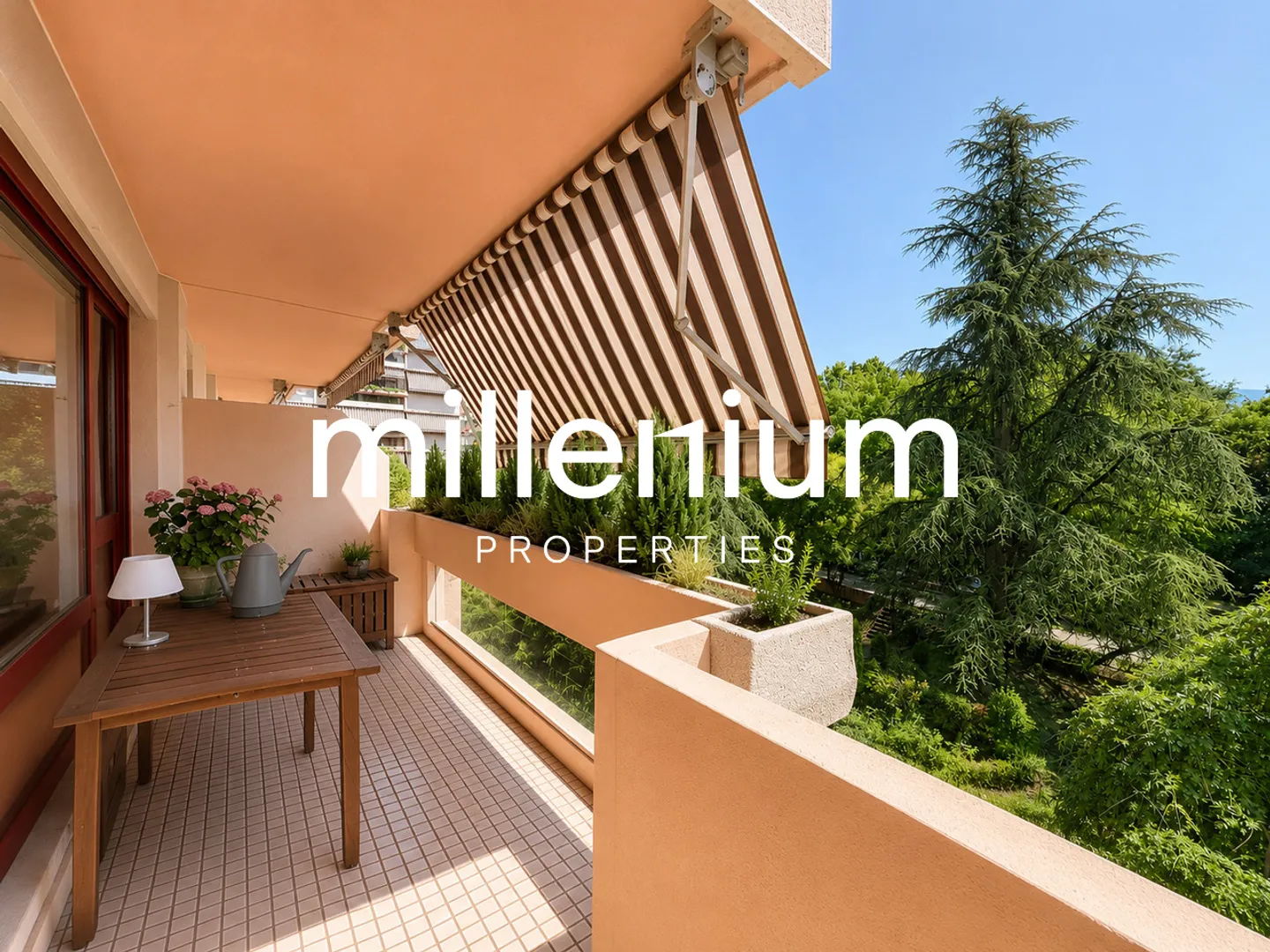 Family apartment with balconies in the heart of an exclusive residence - Photo 2 of 11