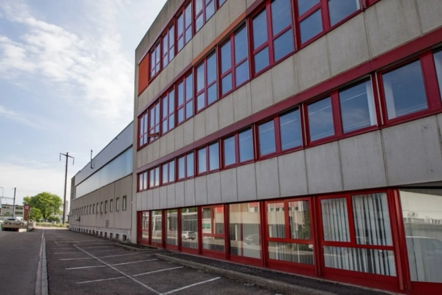 «Attraktive Lagerflächen im 1. UG mit Warenlift» - Foto 1 von 6