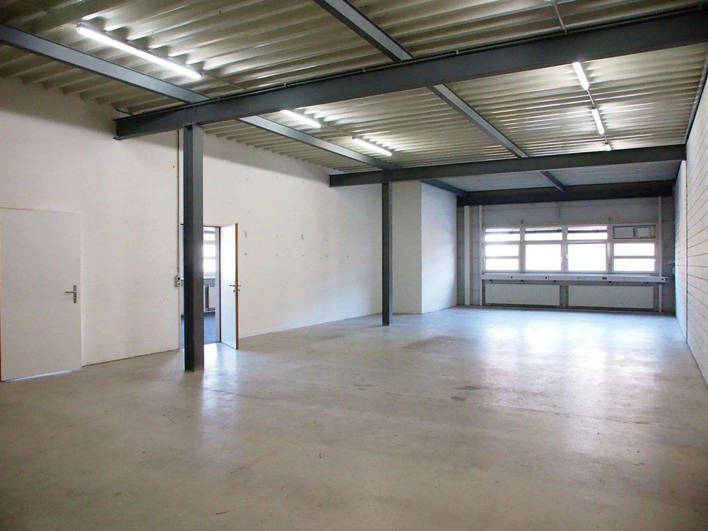 Magazzino, produzione, ufficio - tutto in un unico posto! - Foto 1 di 5