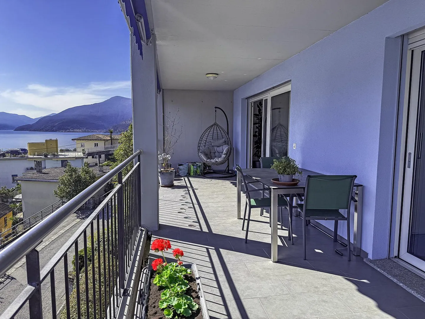 Charmant appartement de 4,5 pièces avec terrasse et vue sur le lac - Photo 4 sur 23