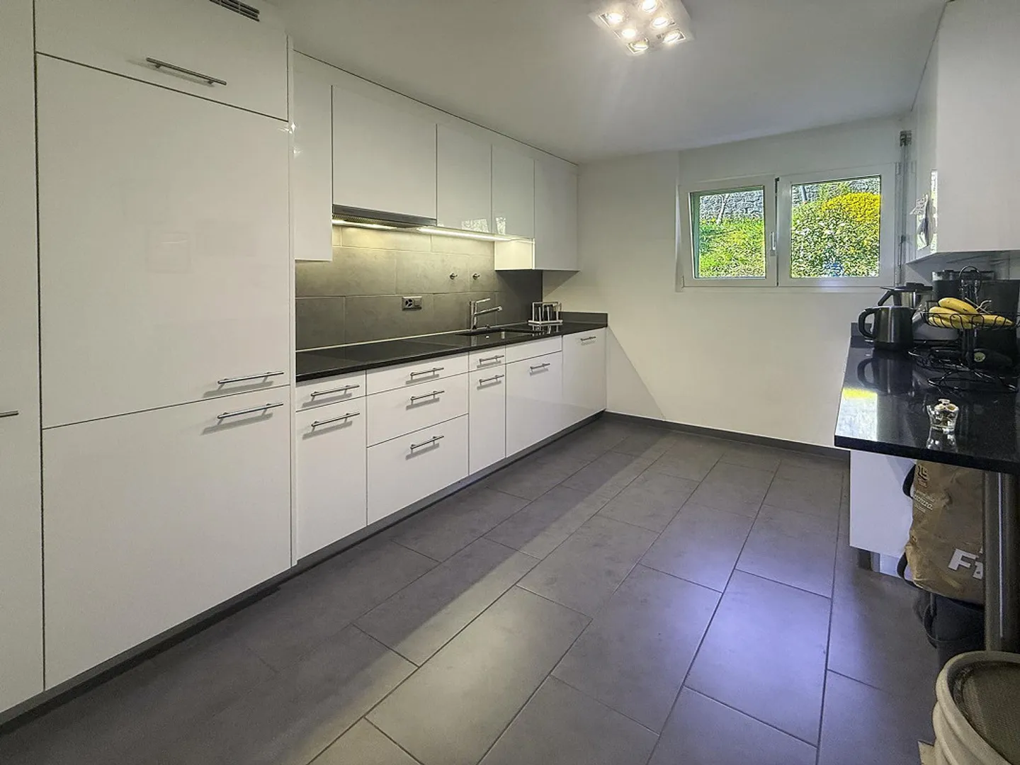 Charmant appartement de 4,5 pièces avec terrasse et vue sur le lac - Photo 10 sur 23