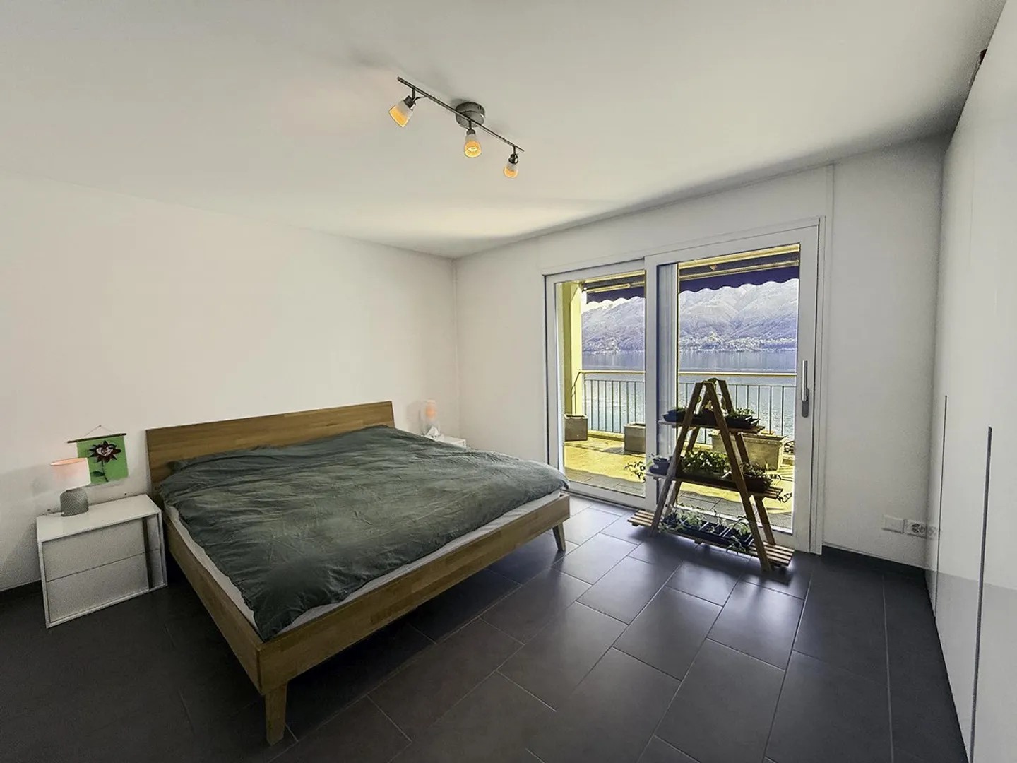 Charmant appartement de 4,5 pièces avec terrasse et vue sur le lac - Photo 13 sur 23