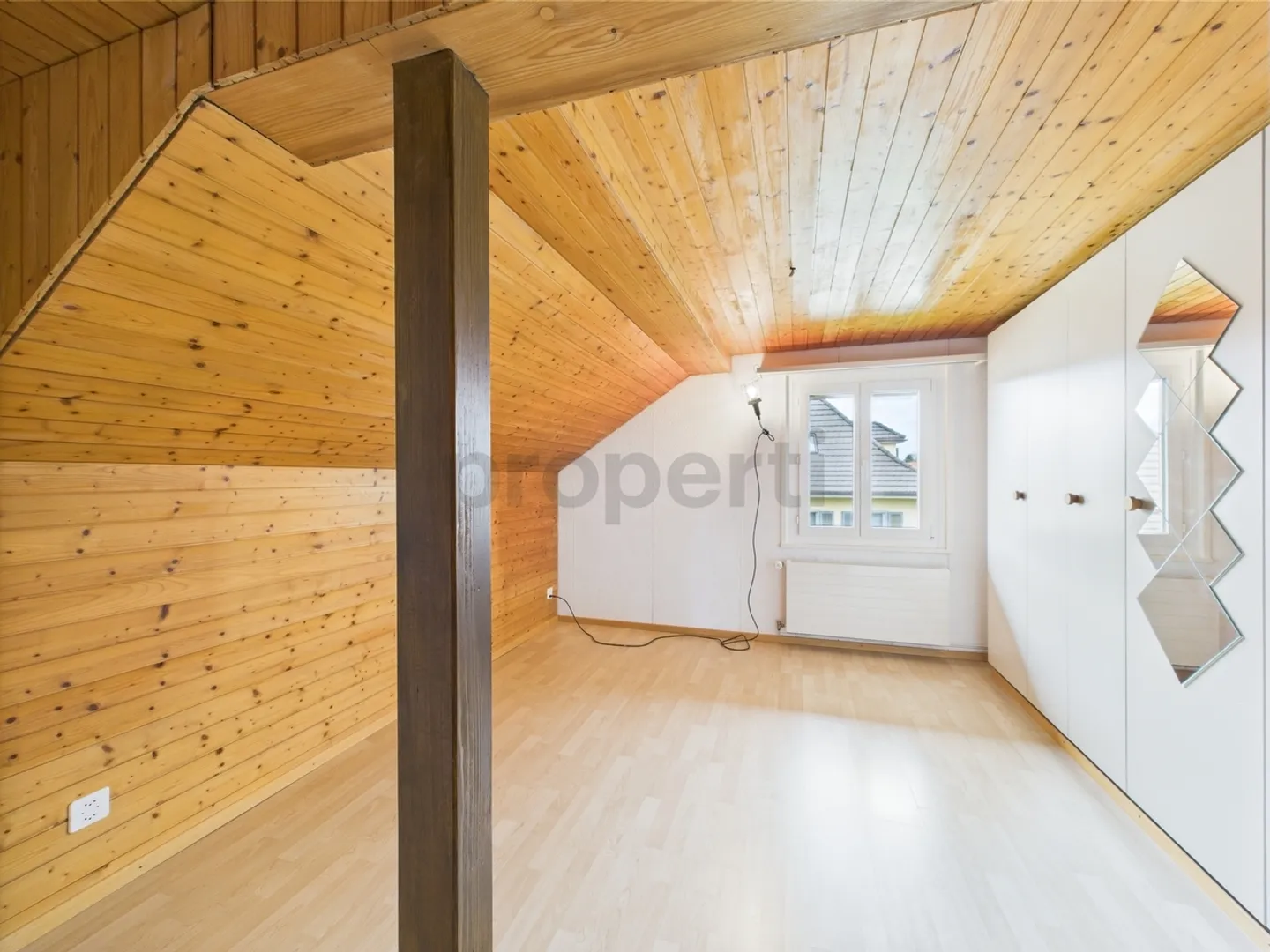Appartamento accogliente all'ultimo piano con nuova cucina e nuovo bagno - Foto 6 di 8