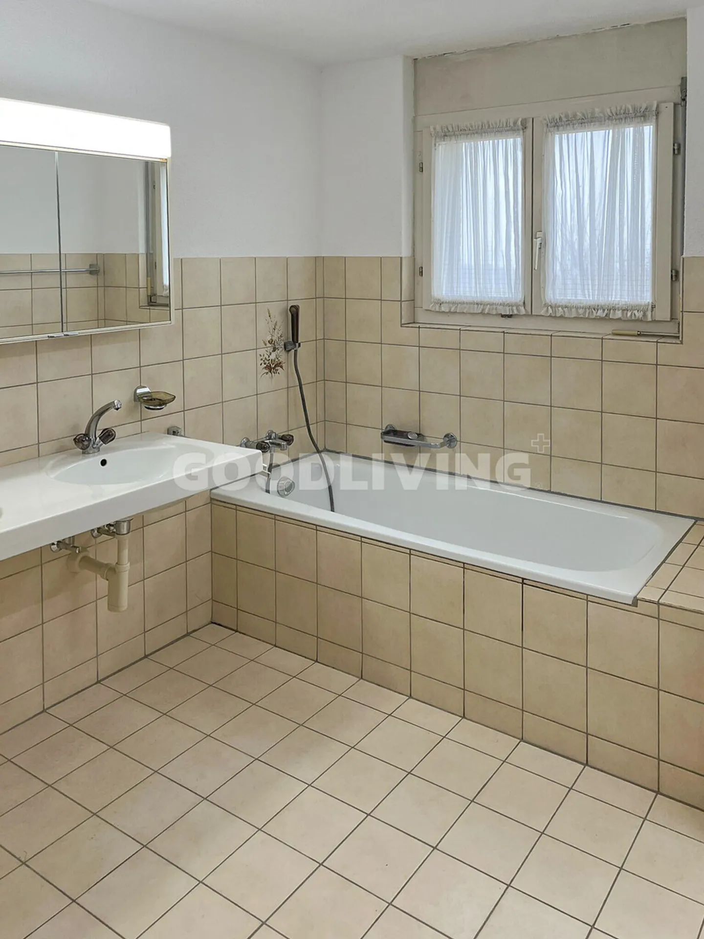 Quiet House with Garden - Photo 3 of 4