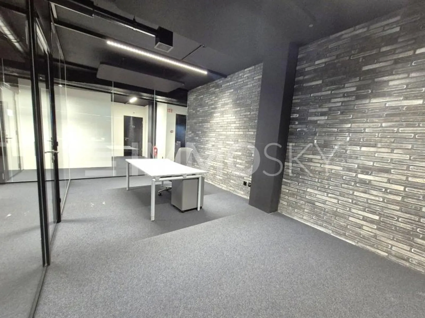 Un bureau qui fait impression - moderne et prêt à l'emploi - Photo 2 sur 4