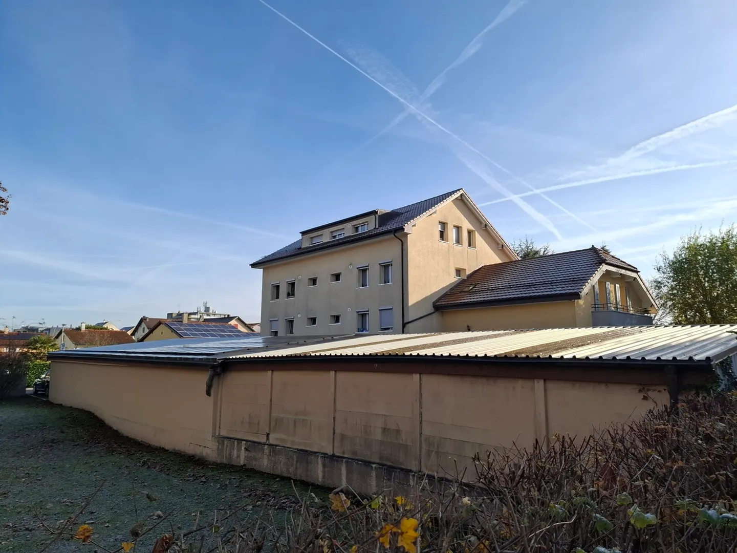 Ertragsgebäude auf einem Grundstück von 1.610 m2 - Foto 3 von 5