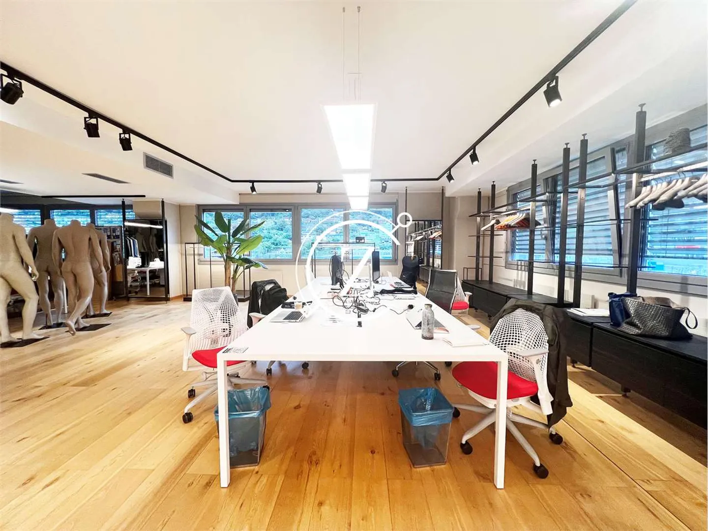 Büro mit Showroom / Gewerberaum - Foto 1 di 6