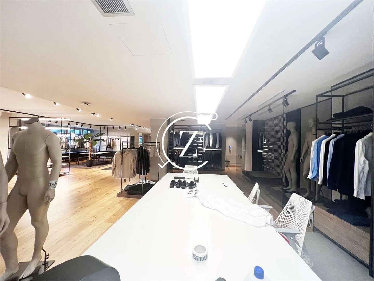 Büro mit Showroom / Gewerberaum - Foto 2 di 6