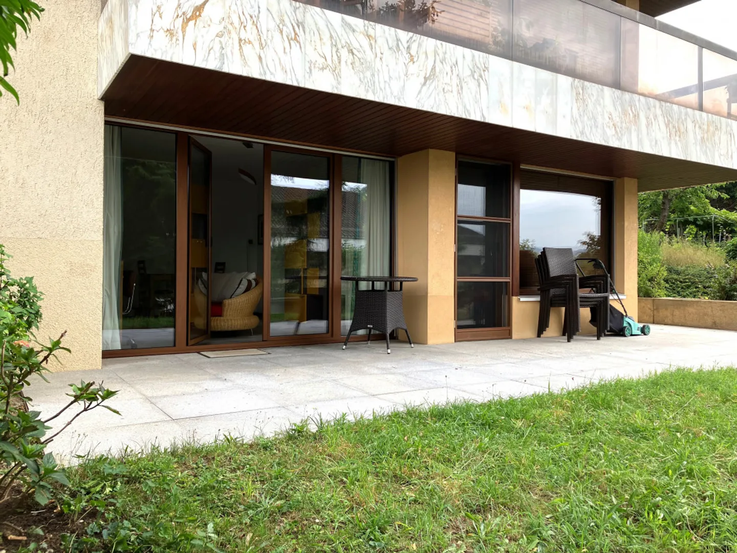 Stunning 2-room furnished apartment with 57m2 terrace just 2 minutes from the lake/St-Sulpice VD - Photo 1 of 7