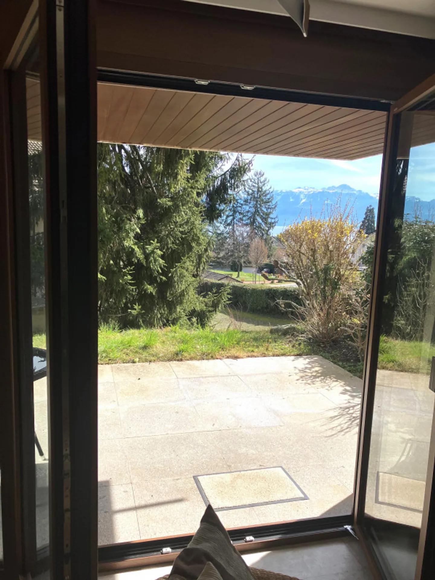 Stunning 2-room furnished apartment with 57m2 terrace just 2 minutes from the lake/St-Sulpice VD - Photo 6 of 7