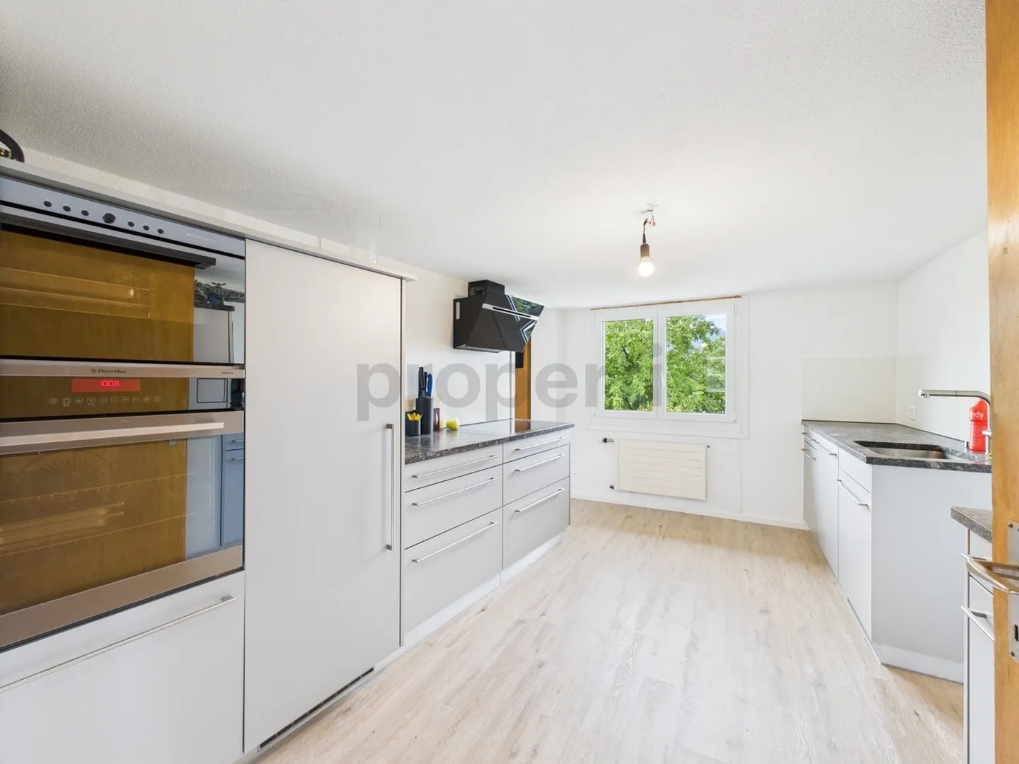 Charming 5-room maisonette with modern amenities in Kaltbrunn - Photo 2 of 10