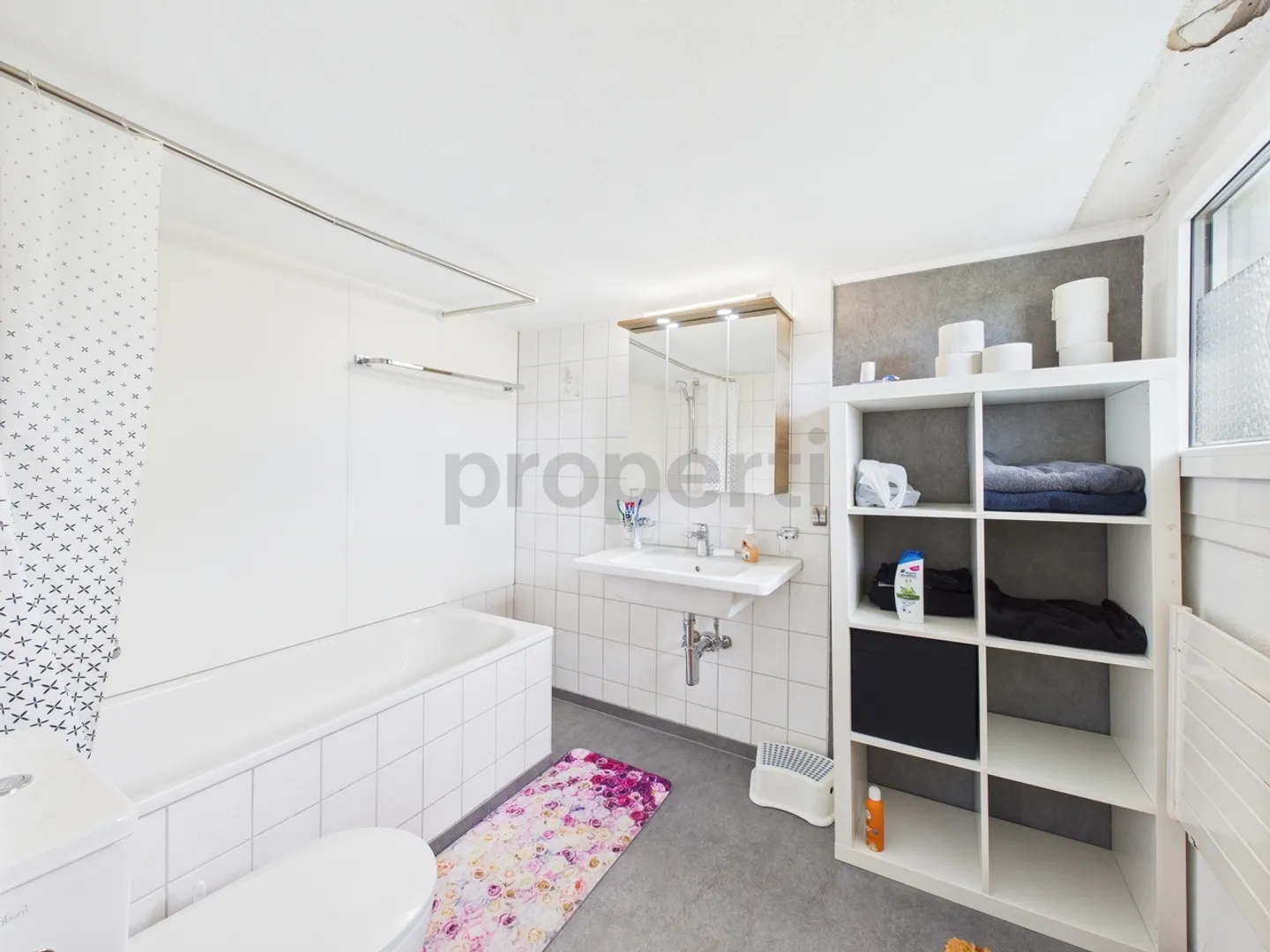 Charming 5-room maisonette with modern amenities in Kaltbrunn - Photo 8 of 10