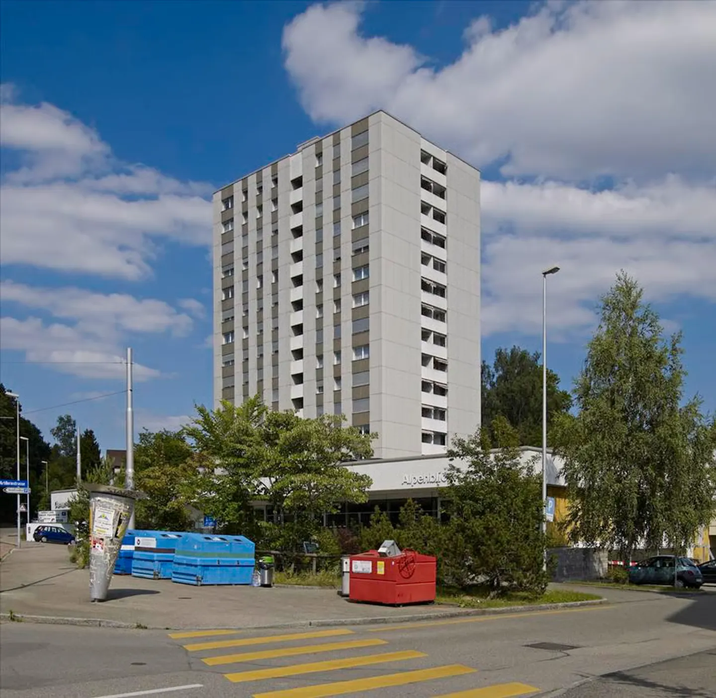 Commercial space for rent at the high-rise "Alpenblick" - Photo 1 of 2