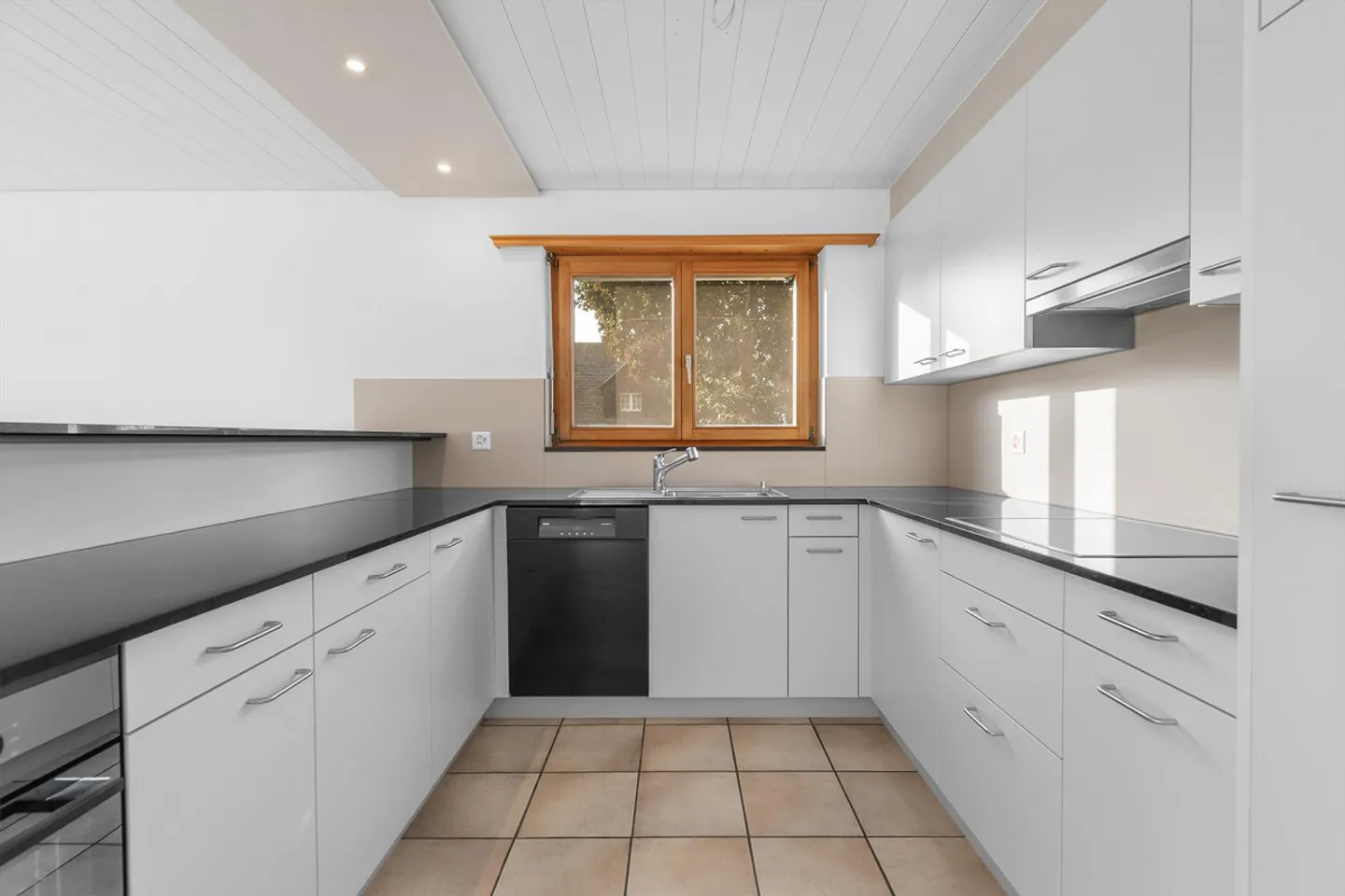 1 Monat gratis – Moderne Top-Mietwohnung in Maienfeld zu vermieten - Foto 2 von 21