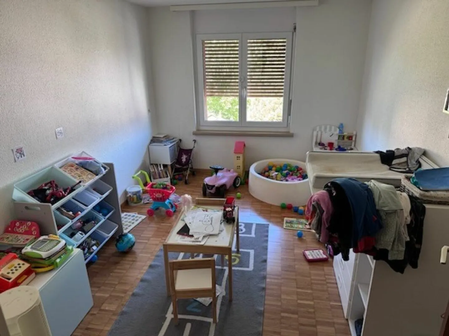 Ampio appartamento familiare di 5.5 stanze in una posizione centrale - Foto 4 di 12