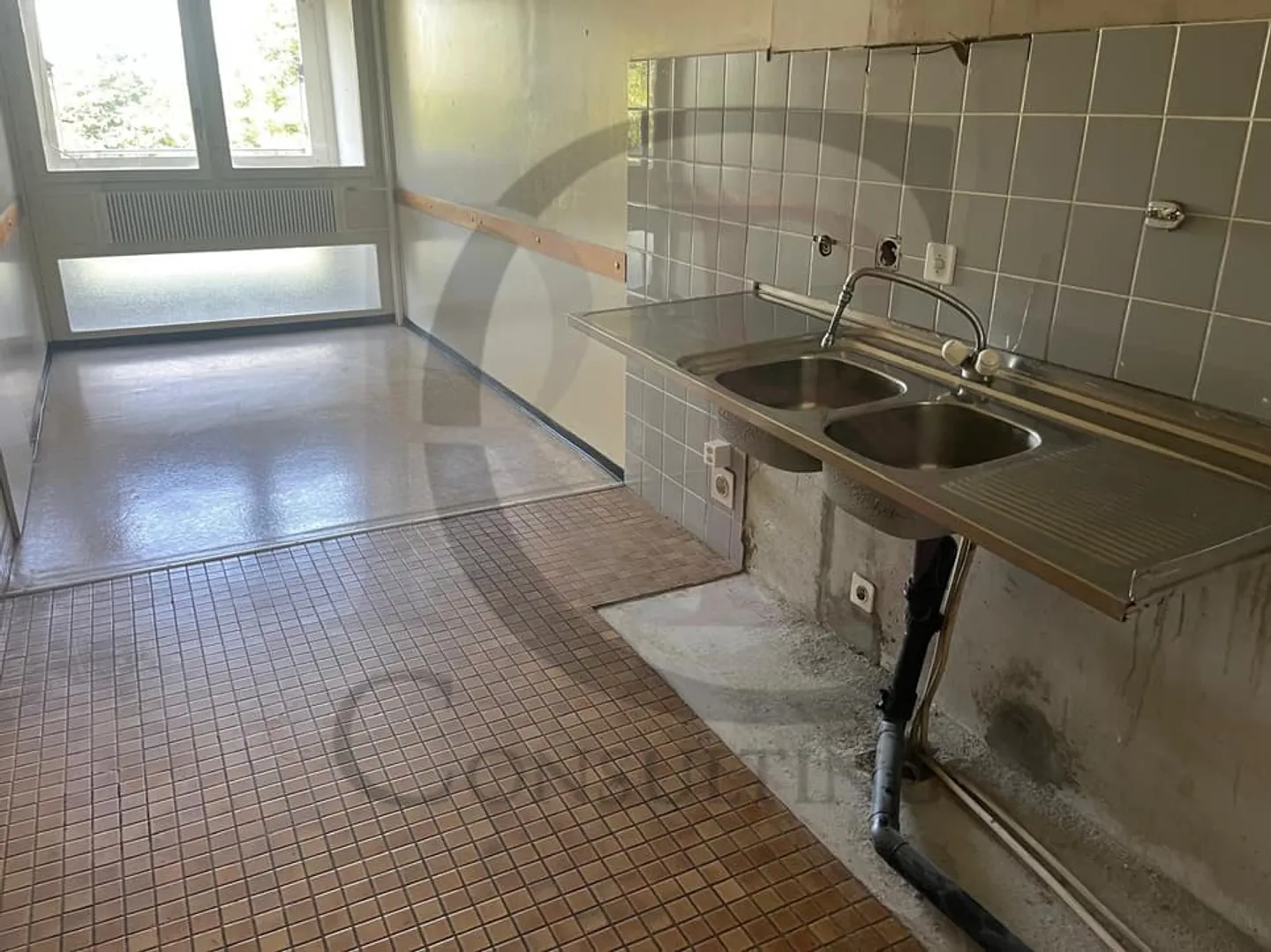 3.5 Pièces à Rénover a 2 pas de la gare de Nyon - Photo 3 sur 3