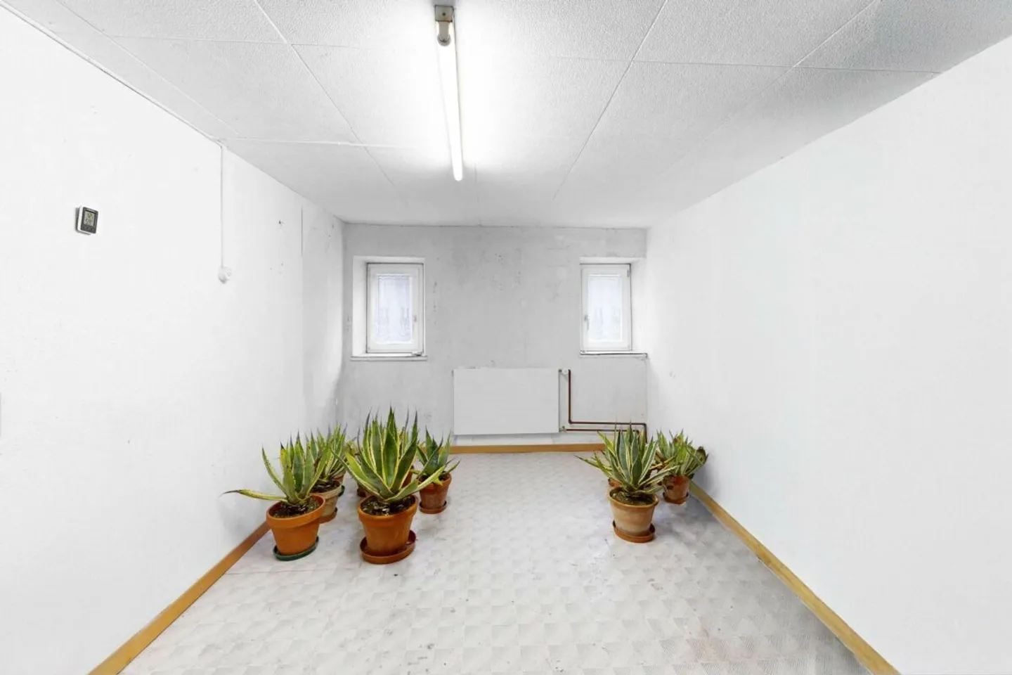 Spacious single-family house with versatile outdoor area, parking space, and additional shed/garage - Photo 17 of 22