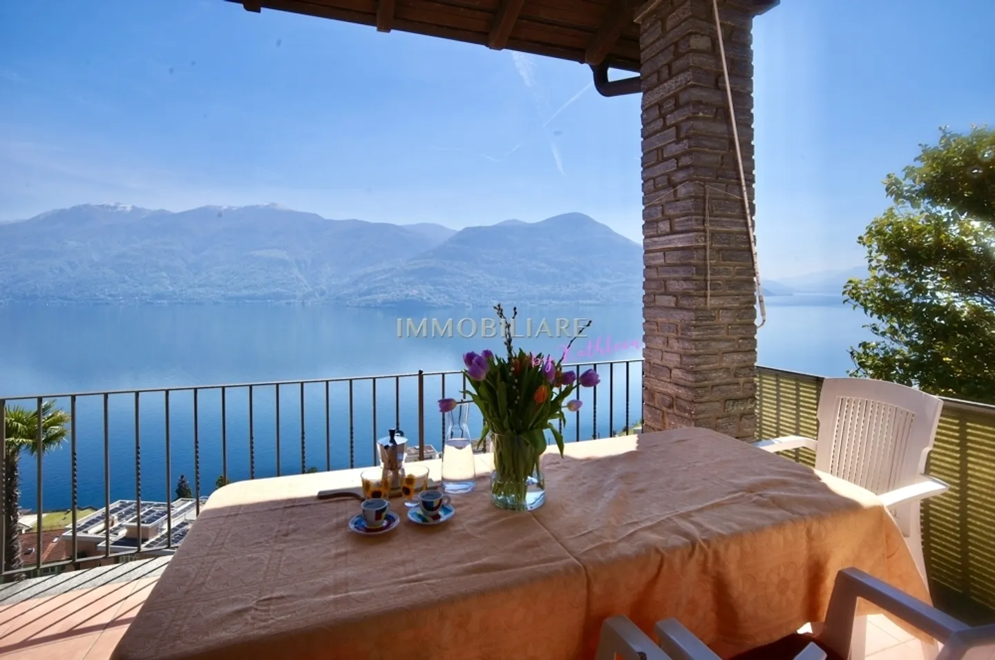 Holiday home with fantastic, unobstructed lake view, garden + garage - Photo 1 of 13