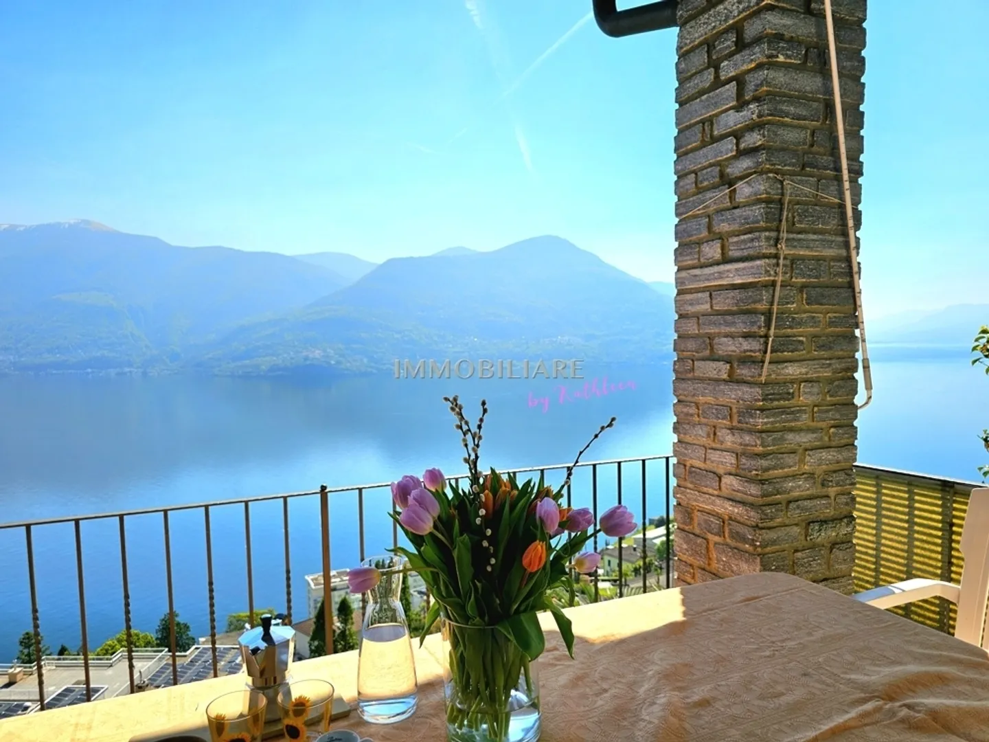 Holiday home with fantastic, unobstructed lake view, garden + garage - Photo 2 of 13