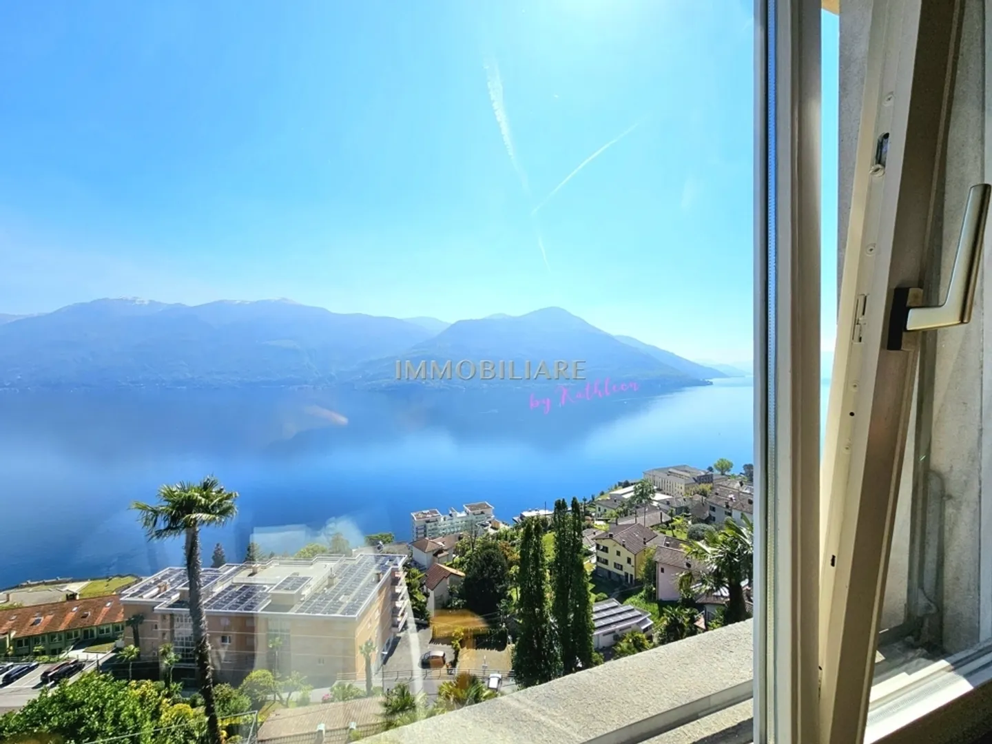 Holiday home with fantastic, unobstructed lake view, garden + garage - Photo 3 of 13