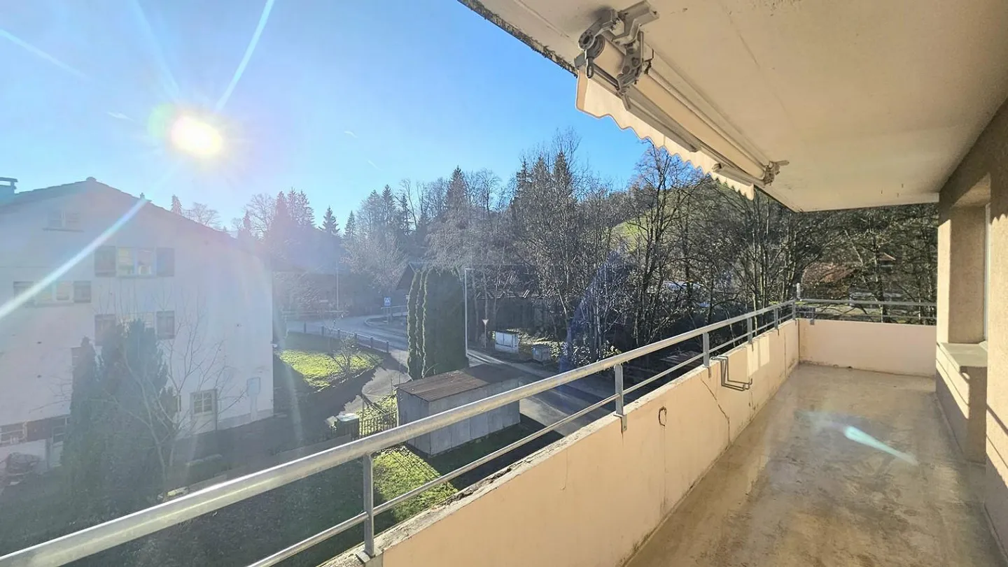 Appartement lumineux, fraîchement peint avec balcon ensoleillé ... - Photo 3 sur 13