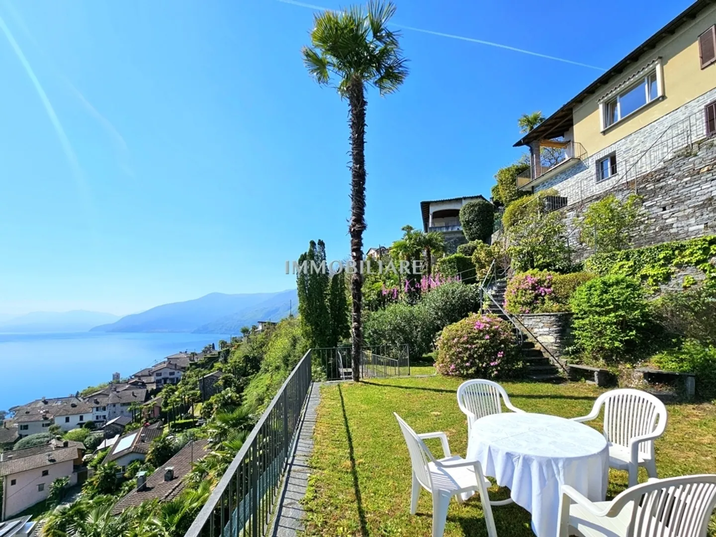 Holiday home with fantastic, unobstructed lake view, garden + garage - Photo 5 of 13