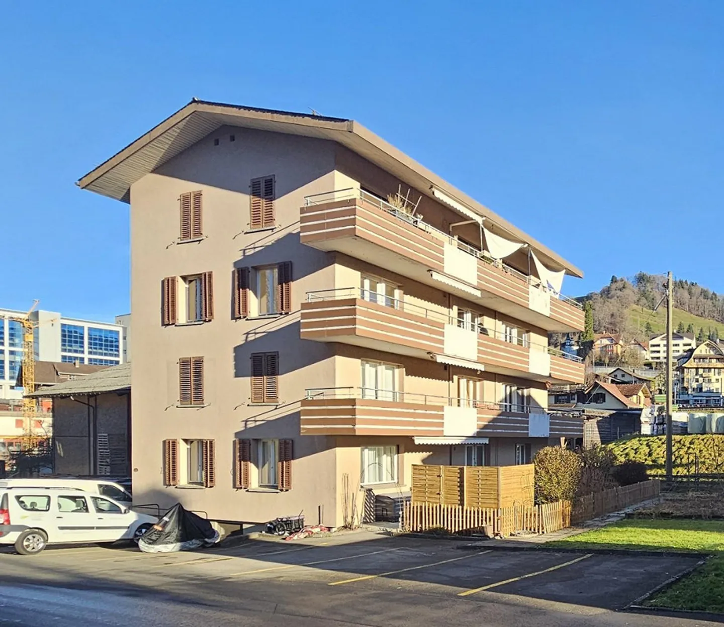 Appartement lumineux, fraîchement peint avec balcon ensoleillé ... - Photo 1 sur 13