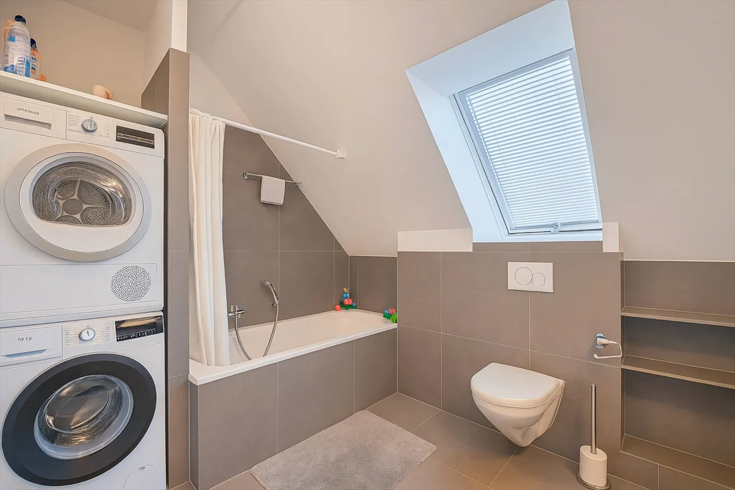 Superbe attique avec vue panoramique sur le lac et les montagnes - Photo 9 sur 11