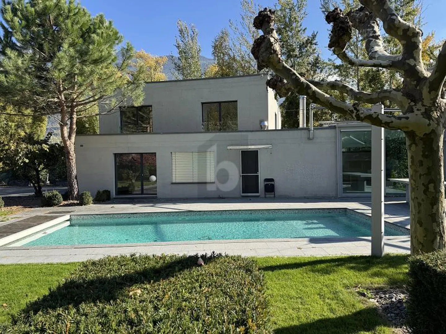 Elegante Villa mit Bergblick - Foto 1 von 6