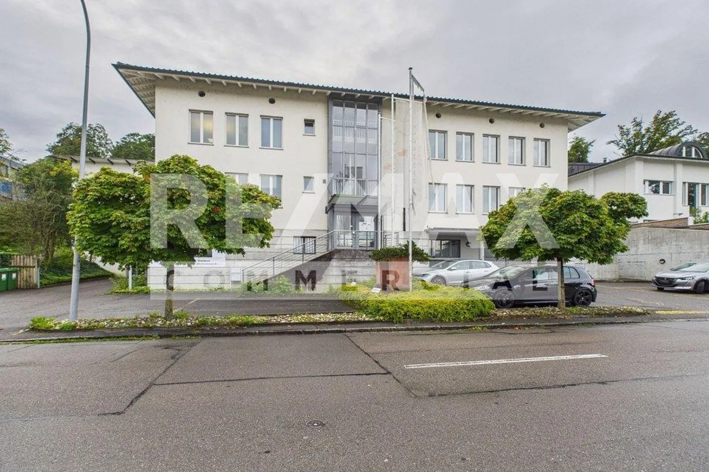 La tua nuova sede aziendale a Urdorf/ZH con circa 600 m² di spazio! Ufficio, magazzino, produzione! - Foto 1 di 13