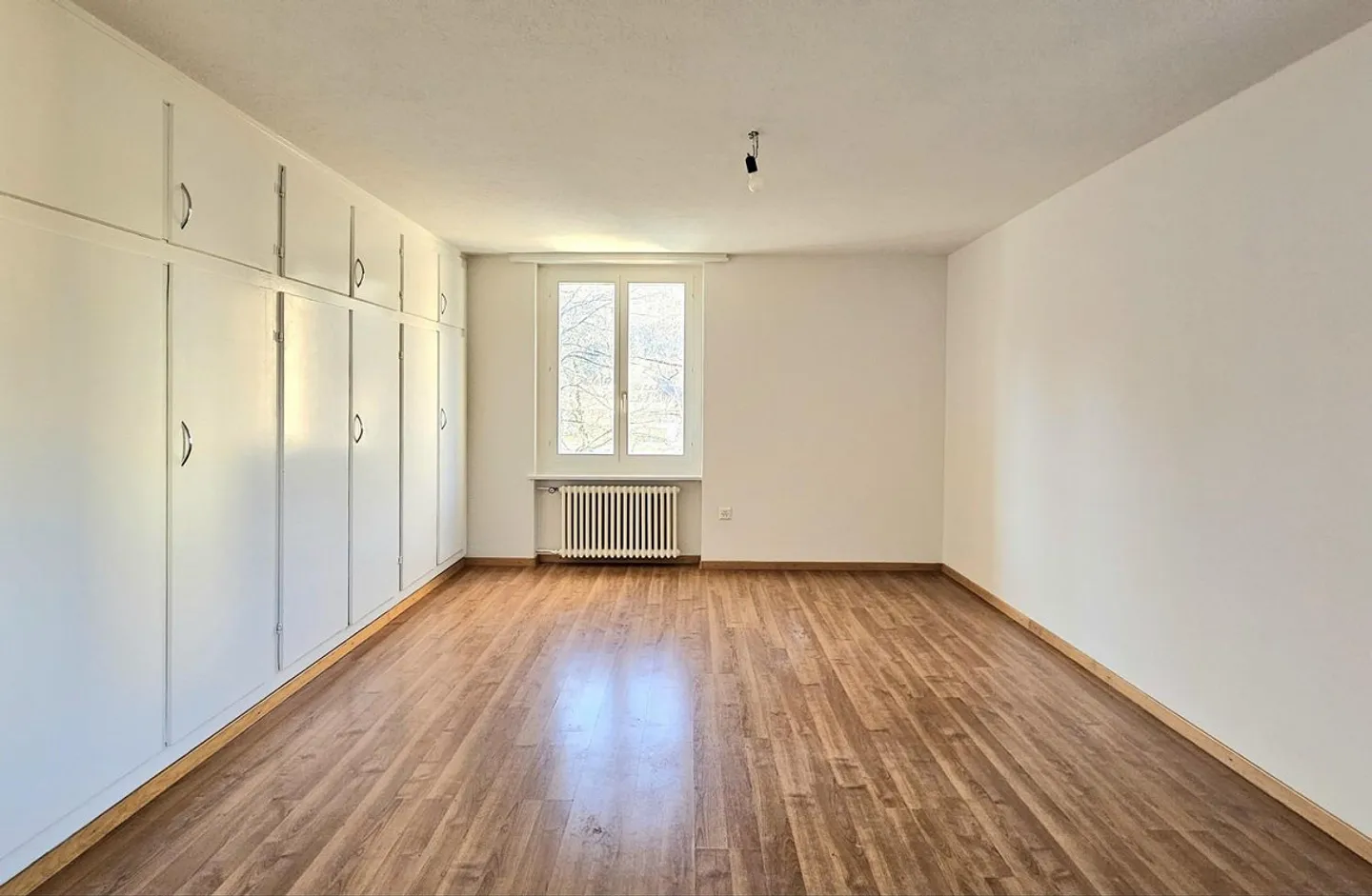 Appartement lumineux, fraîchement peint avec balcon ensoleillé ... - Photo 6 sur 13