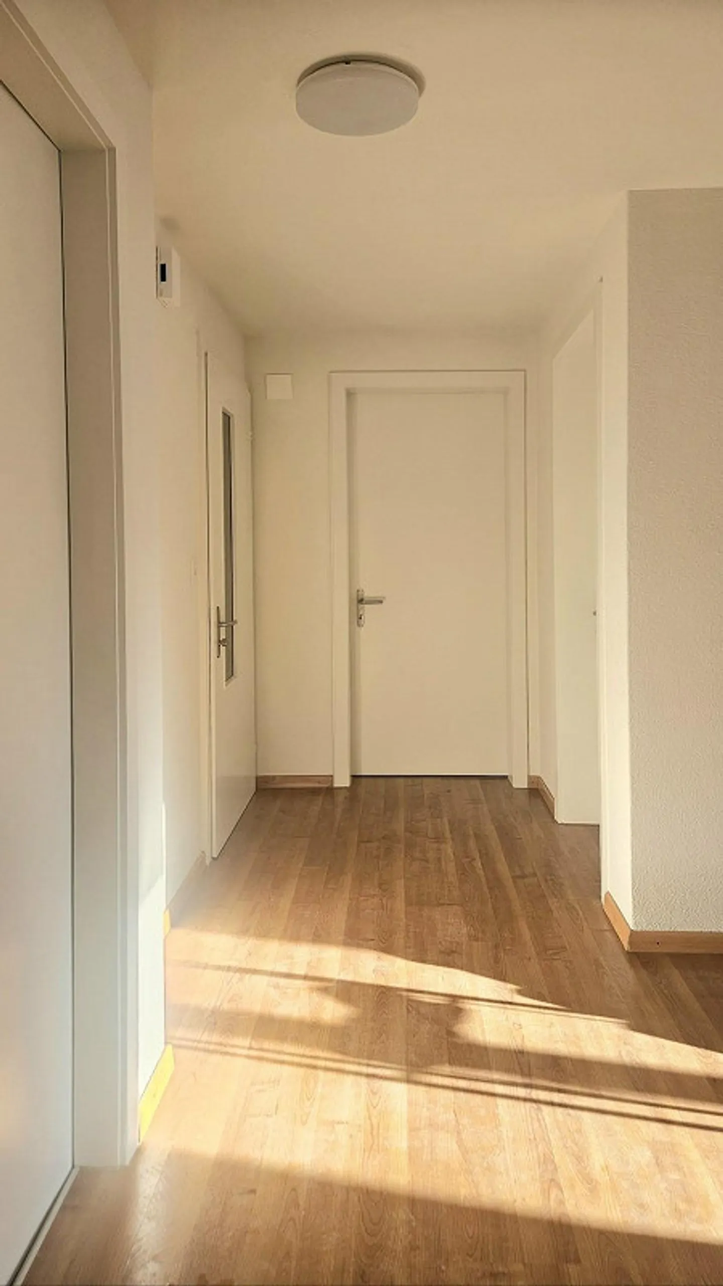 Appartement lumineux, fraîchement peint avec balcon ensoleillé ... - Photo 9 sur 13