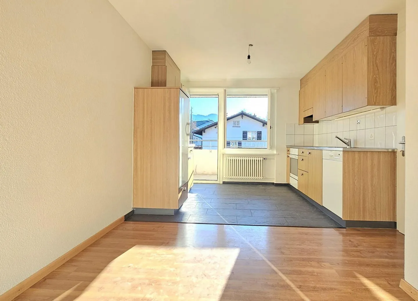 Appartement lumineux, fraîchement peint avec balcon ensoleillé ... - Photo 12 sur 13