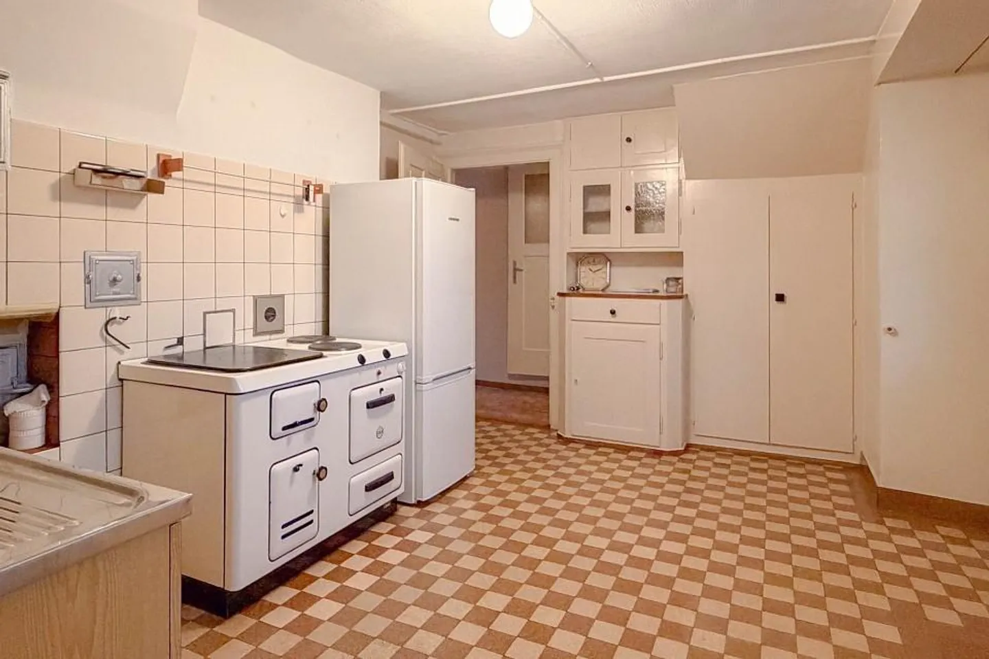 Gepflegtes Bauernhaus aus alten Zeiten - Foto 2 von 13