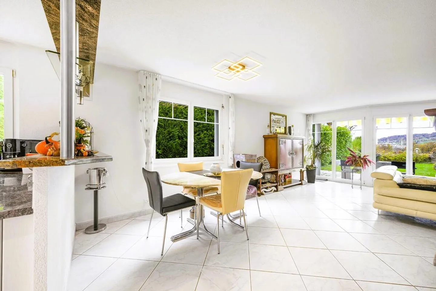 Such a beautiful single-family house in a quiet location! - Photo 4 of 17