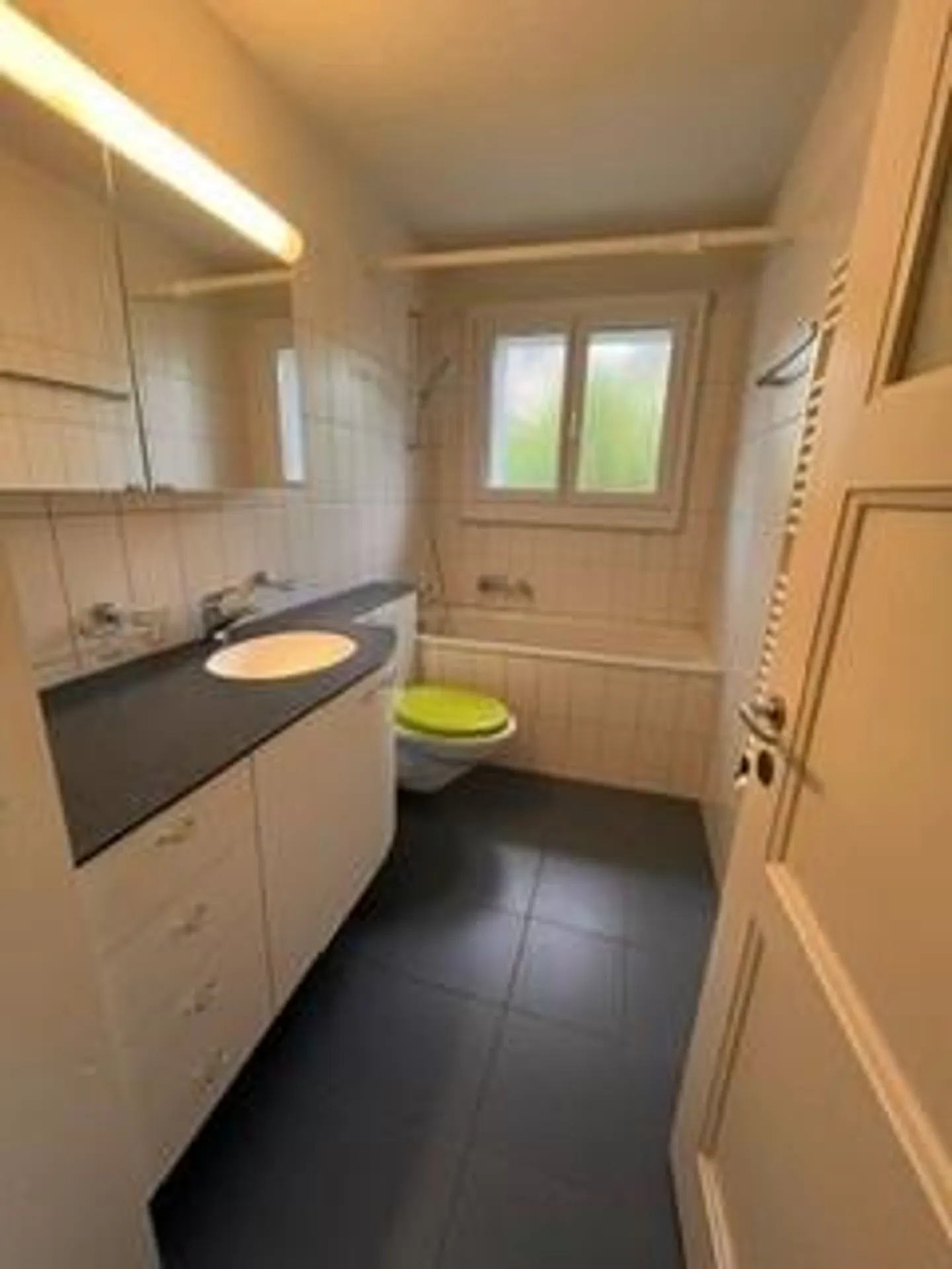 Modern Apartment in Quiet Area - Photo 3 of 5
