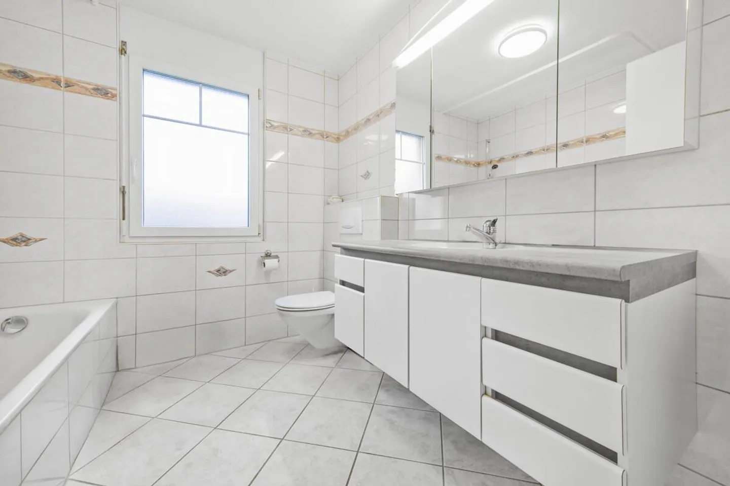 Such a beautiful single-family house in a quiet location! - Photo 10 of 17