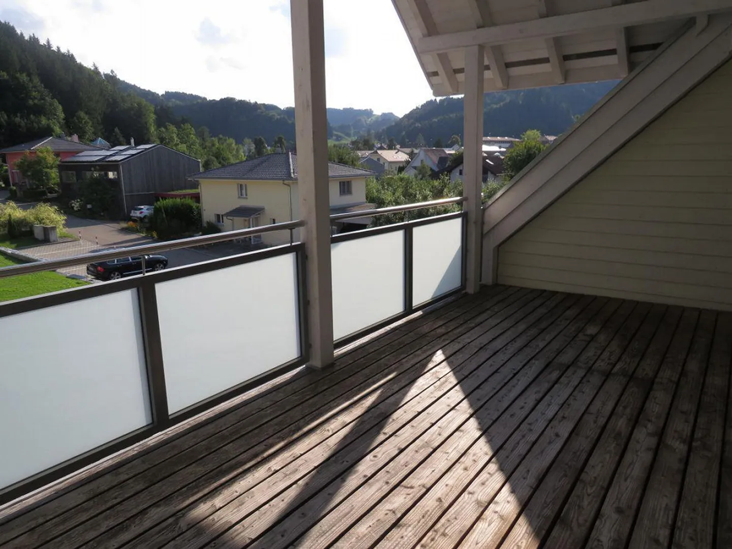 Modern 4.5-room maisonette apartment in idyllic location - Photo 7 of 13