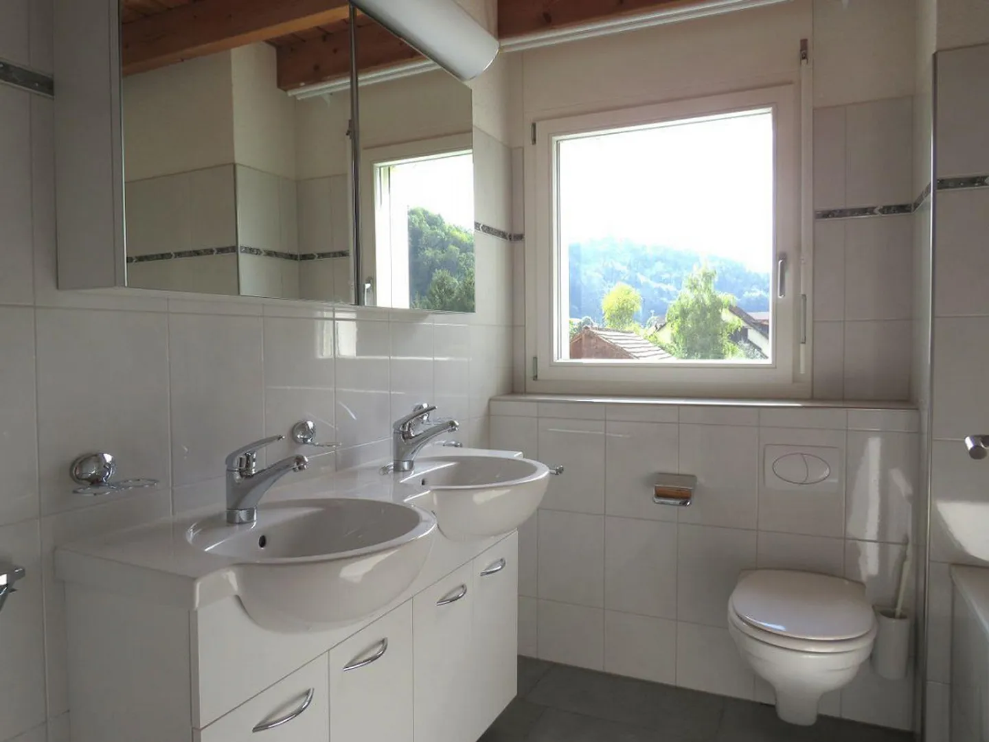 Modern 4.5-room maisonette apartment in idyllic location - Photo 8 of 13