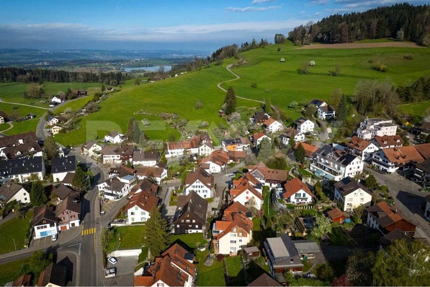 Spacieux, lumineux avec belle vue sur la montagne - Photo 3 sur 13