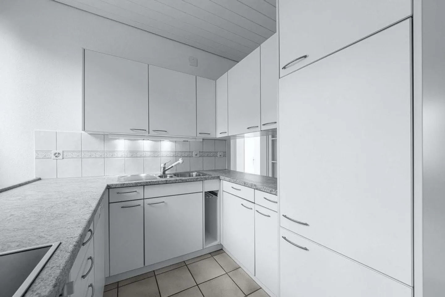 Spacious Living Space for Young Couple - Photo 3 of 8