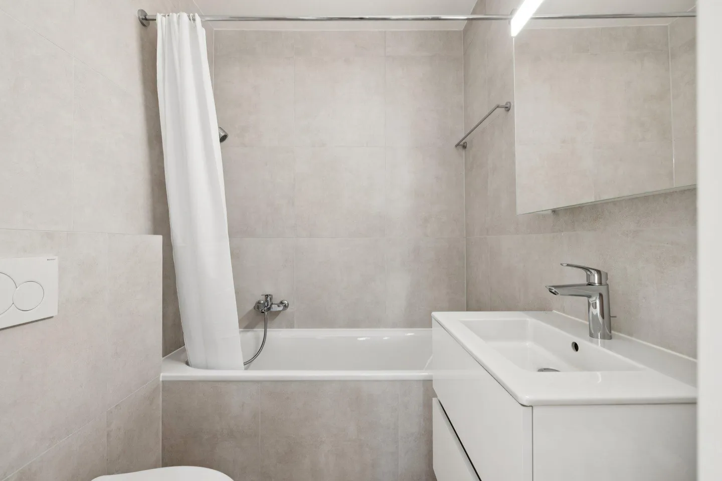 Renovated Apartment with View - Photo 5 of 9